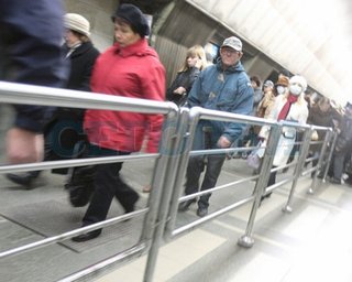 Киевское метро вышло из карантина. Поезда станут ходить чаще