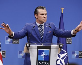 Министр обороны США впервые пропустит заседание "Рамштайна", — СМИ