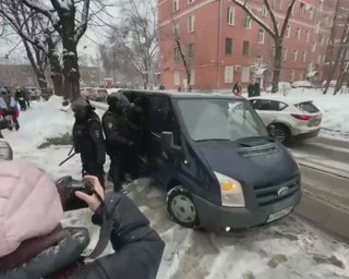 В Москве задержали супругу Навального и увезли в неизвестном направлении (видео)