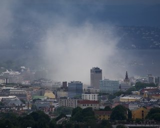 В Осло разыскивают полицейского, охранявшего молодежный лагерь на Утойе
