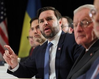 Потрібен тривалий мир: про що говорили Венс і Зеленський у Мюнхені (відео)