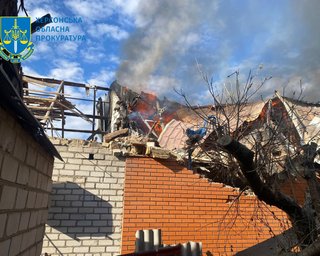 ЗС РФ за добу скинули 35 КАБів на Херсонщину: під завалами можуть бути люди