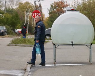 Нема мобільного зв'язку, світла та води: що відомо про блекаут в Чернігові (фото)
