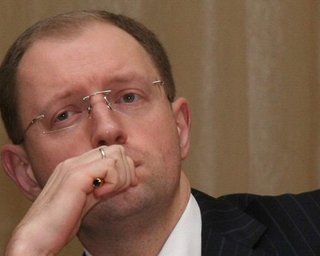 Яценюк: новая власть повторяет ошибки старой