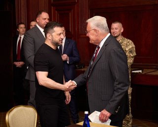 Зеленський заявив, що неможливо віддати території України Росії, — ЗМІ