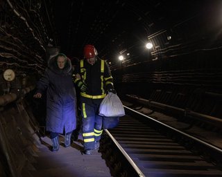 За километр от станции: как эвакуировали людей, застрявших в тоннелях метро во время блэкаута