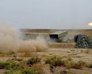 Война в Карабахе: Азербайджан наступает на юге, Армения готовится биться "до последнего"