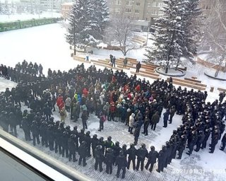 Хороводы при -40°. В России начались масштабные акции протеста за Навального