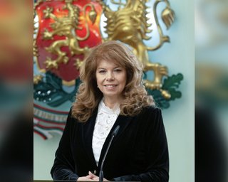 На выборах в Болгарии лидирует сторонница России: что известно (фото)
