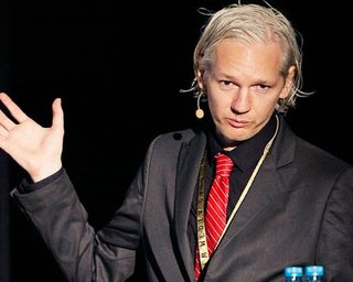 Основатель Wikileaks останется под стражей до 14 декабря, - суд
