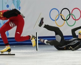 Китай выигрывает первое золото в Сочи