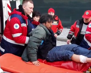 "Стежитиму за Україною": поранений у Києві японський журналіст повертається додому