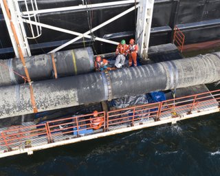 Готовимся к ЧП: утечка газа на "Северном потоке — 2" увеличилась (фото)