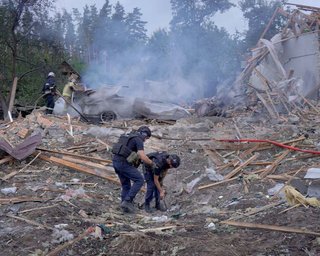 Один въезд и лес как укрытие: очевидцы рассказали об ударе по выставке под Киевом, — расследование