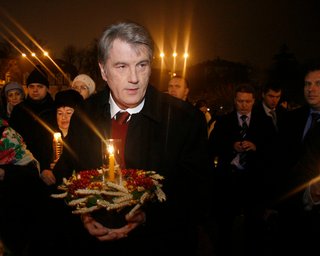 Ющенко: Янукович возле Свечи Голодомора - для меня это событие