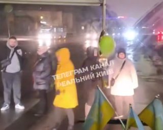 У Києві перекрили дорогу через відсутність опалення: сотні будинків залишаються без тепла