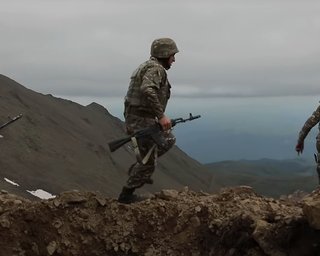 Армения и Азербайджан обвинили друг друга в обстреле позиций, есть раненые