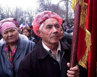 Премьер Киргизии предложил запретить в стране митинги на три года