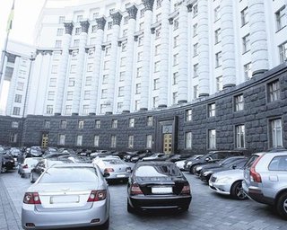 Любо-дорого. Под действие налога на роскошь скорее попадет средний класс, чем богачи