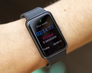 Вместо дорогих смарт-часов: бюджетный фитнес-браслет Samsung раскрыт до выхода (видео)