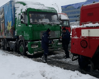 В трех областях из-за погоды ограничили движение фур