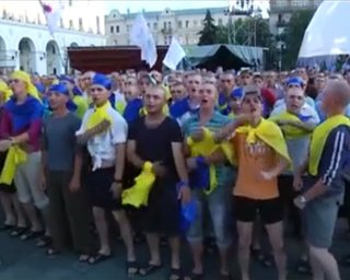 На марш болельщиков в Киев свезли солдат из Десны