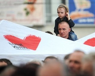 БЮТ: нужно следить за Януковичем, чтобы он не "слил" Украину