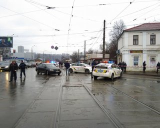 Из захваченного отделения Укрпочты в Харькове вывели женщин и детей