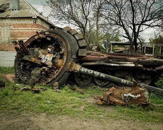 "Потужна вогнева поразка": бійці НГУ відбили танкову атаку РФ у Харківській області (відео)