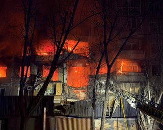 В Одессе из-за атаки "Шахедов" серьезные разрушения: повреждены дома, церковь и детский сад, бушуют пожары (фото)
