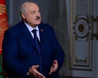 "Он все-таки воюет": Лукашенко извинился перед Зеленским за свои слова и угрозы (видео)