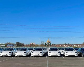 Tesla отзывает почти 3 миллиона авто из-за дверных ручек: что с ними не так