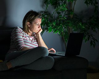 Відключення світла в Україні: чому інтернет працює менше, ніж обіцяє провайдер (відео)