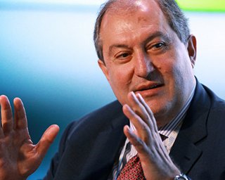 Президент Армении принял отставку правительства