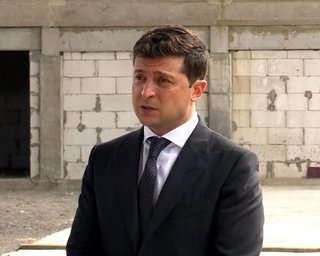 Зеленский заявил, что пожар в Луганской области возник не из-за обстрелов