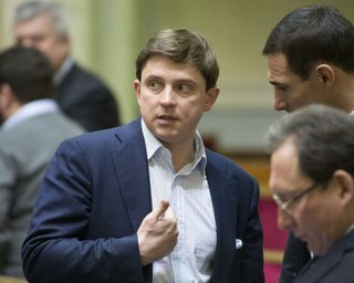 Член "молодой команды Черновецкого" побеждает "слугу народа" на Кировоградщине
