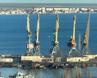 Обугленный металл выглядывает из воды: обнародовали фото того, что осталось от БДК "Новочеркасск"