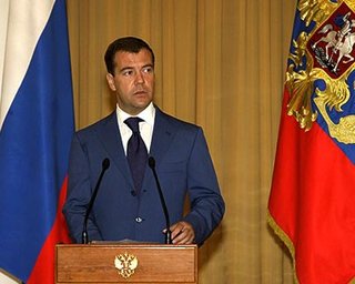 Медведев имитирует конфликт, поддерживая выгодного Ющенко, - эксперт