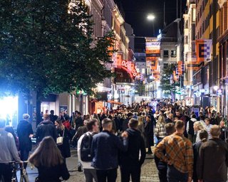 Драки и аресты. В Норвегии "отпраздновали" отмену COVID-ограничений (фото)