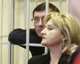 Ответственность за жизнь Луценко несет пенитенциарная служба - супруга экс-министра