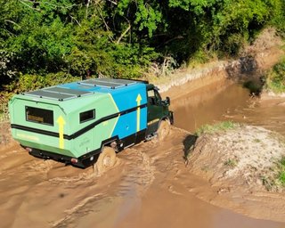 У Німеччині створили нестандартний позашляховий автодім-трансформер для двох (відео)