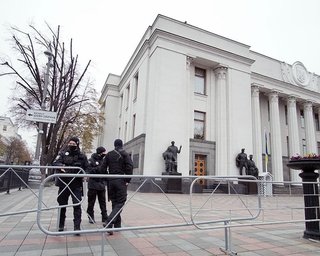 Здание Рады "заминировали" перед введением чрезвычайного положения в Украине