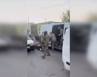 У Дніпрі військових ТЦК закидали камінням: чоловіка, якого хотіли мобілізувати, відпустили