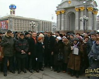 Прямой эфир Диалога Президента со страной прервал спор между собравшимися на Майдане Незалежности