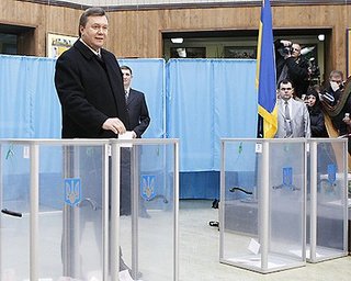 Запад признает, что Янукович побеждает честно