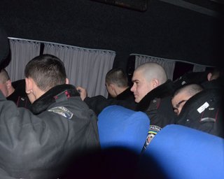На Черкасщине после гибели активиста сожгли автобус "титушек" (видео)