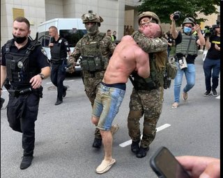 В Голосеевском районе Киева задержали стрелка, который ранил полицейского (видео)