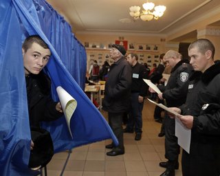 Названы фамилии кандидатов, лидирующих в мажоритарных округах