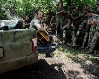 Святослав Вакарчук відвідав чоловіка Маші Єфросиніної на фронті