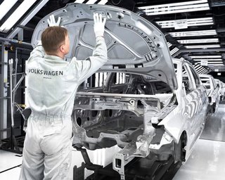 До 100 тисяч працівників можуть втратити роботу: автогігант готує безпрецедентні зміни — Reuters